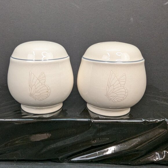 KELTCRAFT IRELAND BUTTERFLY SALT & PEPPER SHAKER BLUE BAND 3" WITH STOPPERS - Picture 1 of 7